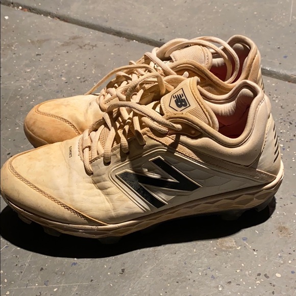 New balance plastic cleats - Picture 2 of 2